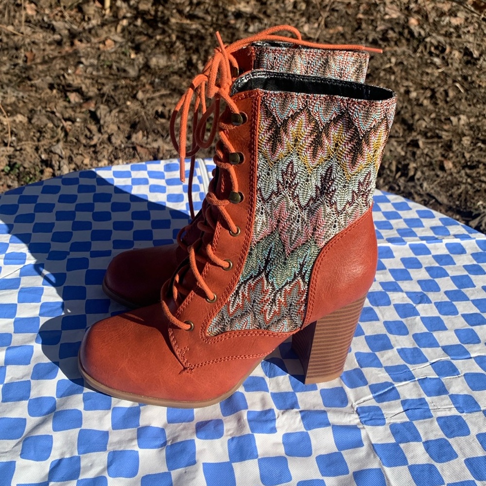 Dolce by Mojo Moxy Embroidered Faux Leather Heeled Booties Size 6.5M